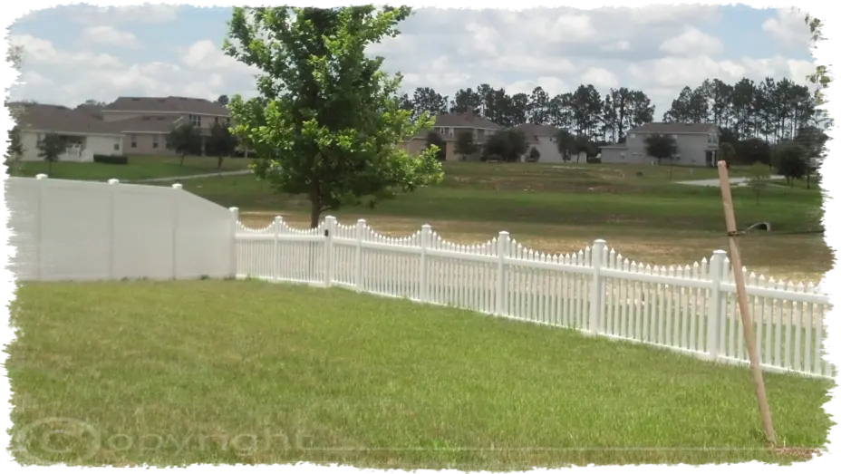 White Vinyl Scallop Picket Fence in Howey-in-the-Hills by Gifford Fence